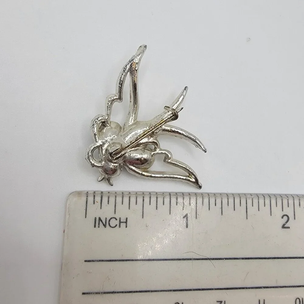 Vintage Silvertone Butterfly Pin Blue Gem‎ Eyes Brooch Pin